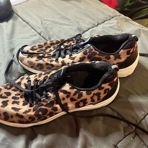 Vionic leopard print tennis shoes